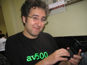 av500 advertises his new 15'' laptop